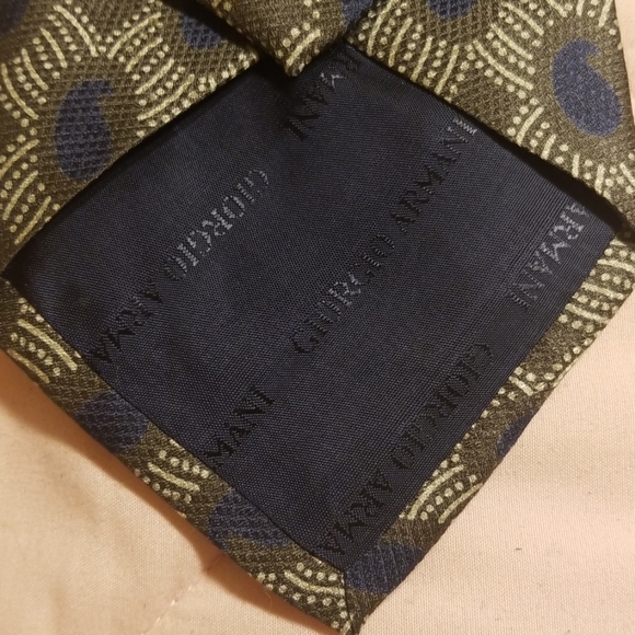 Giorgio Armani 100% silk tie - Picture 4 of 6